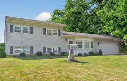 11 Authors Avenue, Henrietta, NY 14467
