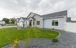 2125 Oxon St, Caldwell, ID 83605