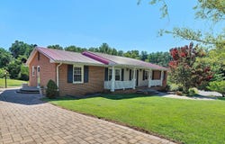 1901 McVitty Rd, Salem, VA 24153