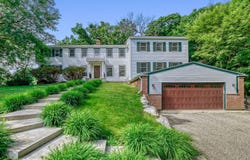 211 Paisley Lane, Golden Valley, MN 55422