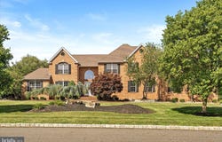 4 SHERWOOD LANE, COLUMBUS, NJ 08022