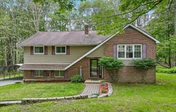 142 View Drive, Greentown, PA 18426