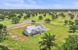 320 Spencer Ct, Fredericksburg, TX 78624