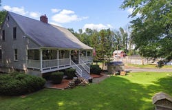 52 Center St, Groveland, MA 01834