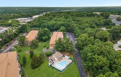 752 Quaker Lane, Warwick, RI 02818