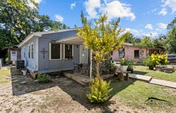 1709 Avenue E, Hondo, TX 78861