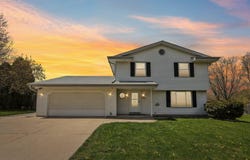 W156n10303 Pilgrim Rd, Germantown, WI 53022