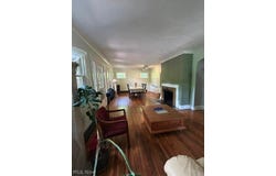 13067 Cedar Road, Cleveland Heights, OH 44118