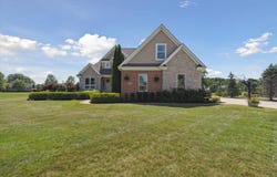198 W Auburn Trail, Brighton, MI 48114