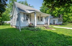 116 S 8TH Avenue, Canton, IL 61520