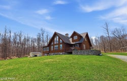 9 Crestview Drive, Equinunk, PA 18417