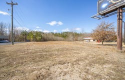 MULBERRY Ave, Selmer, TN 38375