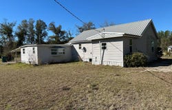 5863 Sherman Dr, Marianna, FL 32446