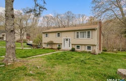 20 Willow Lane, Ledyard, CT 06339