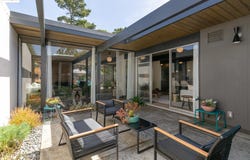 8156 Coach Dr, Oakland, CA 94605