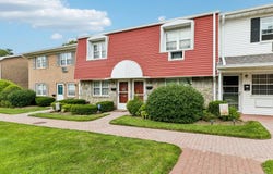 15 Springwood Drive, North Babylon, NY 11703