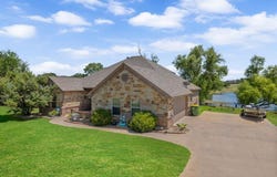 2305 Wills Way Drive, Granbury, TX 76049