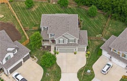 1021 SE Beatty Court, Blue Springs, MO 64014