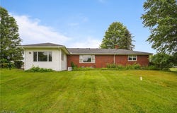 136 N Chillicothe Road, Aurora, OH 44202