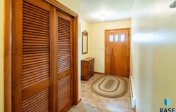207 S 11th St, Beresford, SD 57004