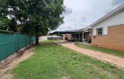 211 S Crockett, Henrietta, TX 76365