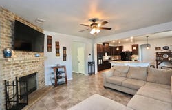 1712 Uhland Dr, Leander, TX 78641