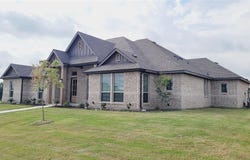 1928 Barrix Lane, DeSoto, TX 75115