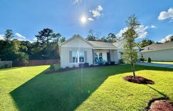 204 Scarlet Oak Drive, Headland, AL 36345