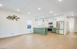 194 Amherst St, East Orange City, NJ 07018-2521