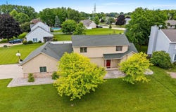1657 HICKORY HOLLOW Lane, MENASHA, WI 54952