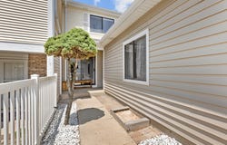 740 Lakeview Point, Schaumburg, IL 60194