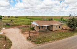606 Curry Road K Road, Clovis, NM 88101