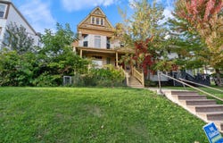 1625 E 1st St, Duluth, MN 55812