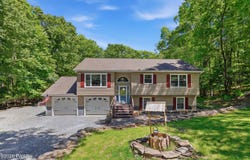 108 Heavenly Valley Drive, Tafton, PA 18464