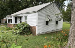 407 W Isabelle Place, McLeansboro, IL 62859