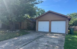 226 Volunteer Drive, Arlington, TX 76014