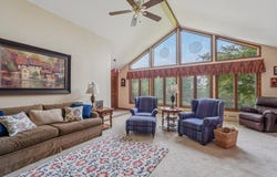 S46w22428 Tansdale Rd, Waukesha, WI 53189