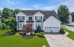 8 Cabin Brook Crescent Crest, Manchester, NJ 08759