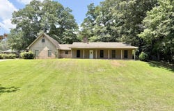 85 Lakeview Dr, Columbus, MS 39705