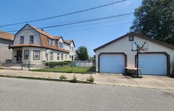 38 Beech St, New Bedford, MA 02740