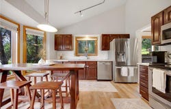 4555 Oak Chase Way, Eagan, MN 55123