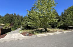 2211 Timberline DR, Coos Bay, OR 97420