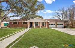 795 Vogel Drive, Lockhart, TX 78644
