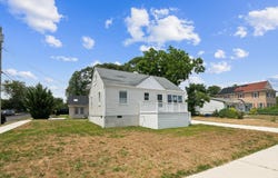 29 E Pierson Ave, Somers Point, NJ 08244