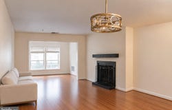 3176 SUMMIT SQUARE Drive, OAKTON, VA 22124