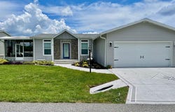 513 Palmer Dr, Lady Lake, FL 32159