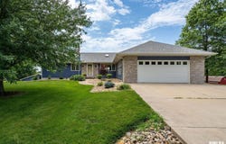 910 Fyre Lake Drive, Sherrard, IL 61281