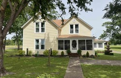 904 N Front St, Gillett, AR 72055