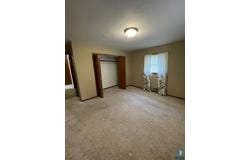 602 S 3rd St, Beresford, SD 57004