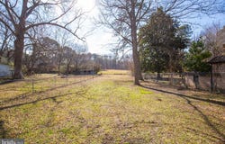 113 W MAIN ST, WAKEFIELD, VA 23888